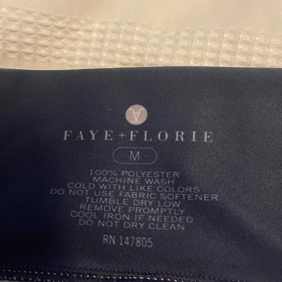 Super pretty pink and navy tennis skirt size Medium
Faye Florie - Picture 5 of 5